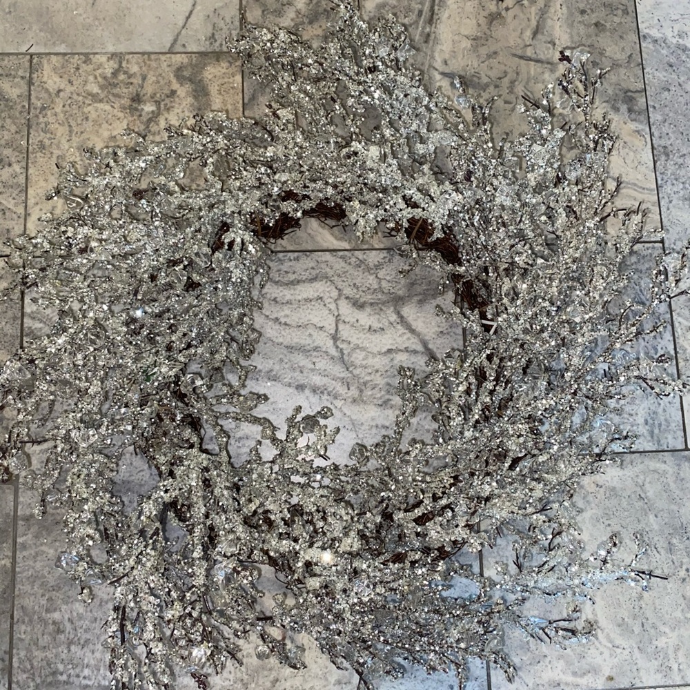Crystal wreath - hanging door